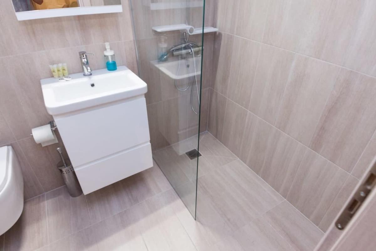 Brand New 2 Bedroom Haven Apt In Galatsi Athens Ngoại thất bức ảnh